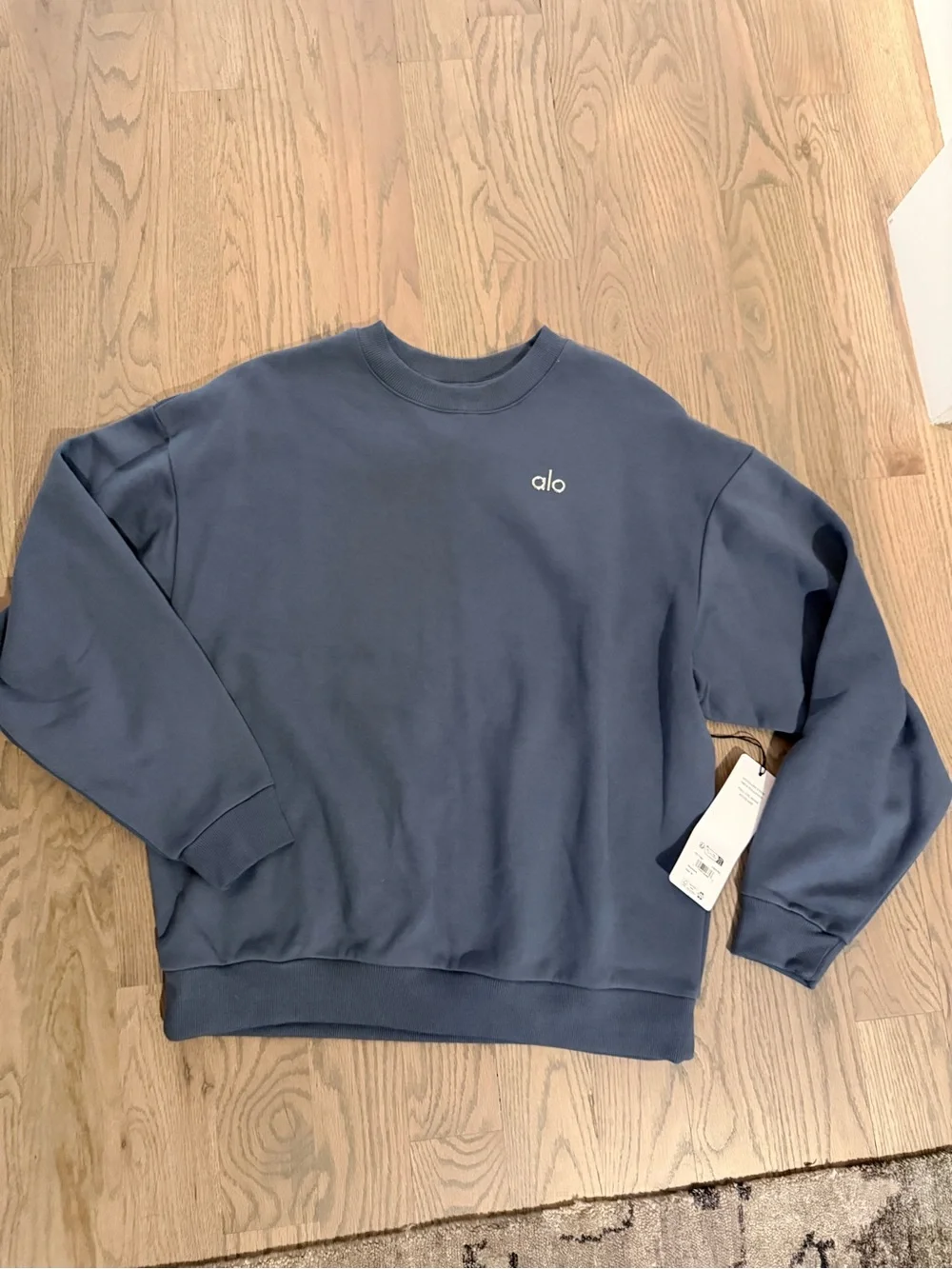 ALO Yoga Accolade Crewneck Sweatshirt in Bluestone